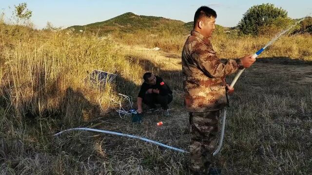 太阳能抽水泵,没电也能抽水,户外浇地太方便了