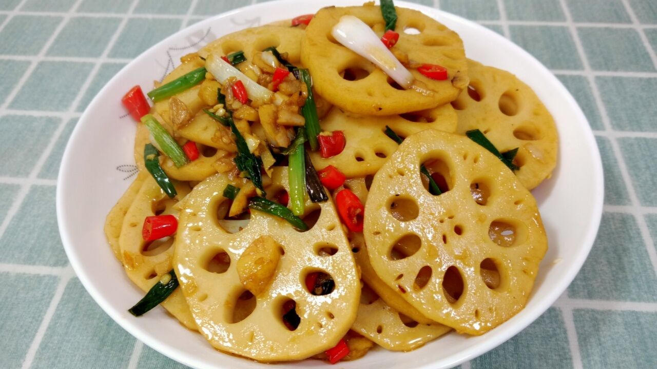 这才是素炒藕片正确做法,酸辣脆爽,开胃下饭又好吃