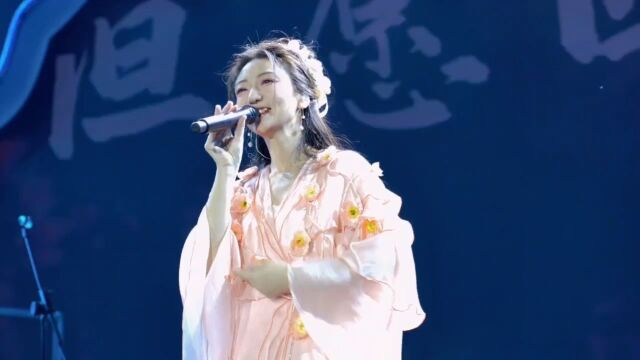 九里满香轻策马,风过东篱声声蛙……