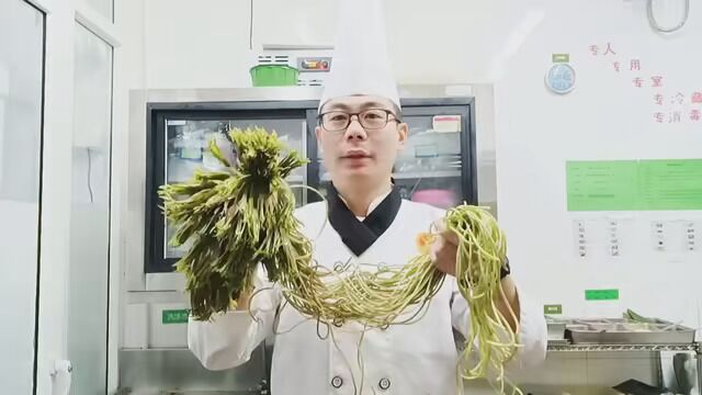 凉拌海菜这样做最好吃了,咸辣可口做法简单,馋的直流口水