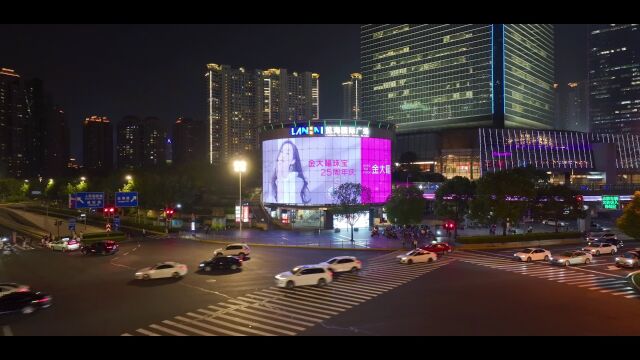 【金大福珠宝城市亮灯秀】灯光秀流光溢彩,夜上海夜色无边.寻万家灯火,光彩夺目,熙攘声中,点亮幸福生活. #金大福珠宝