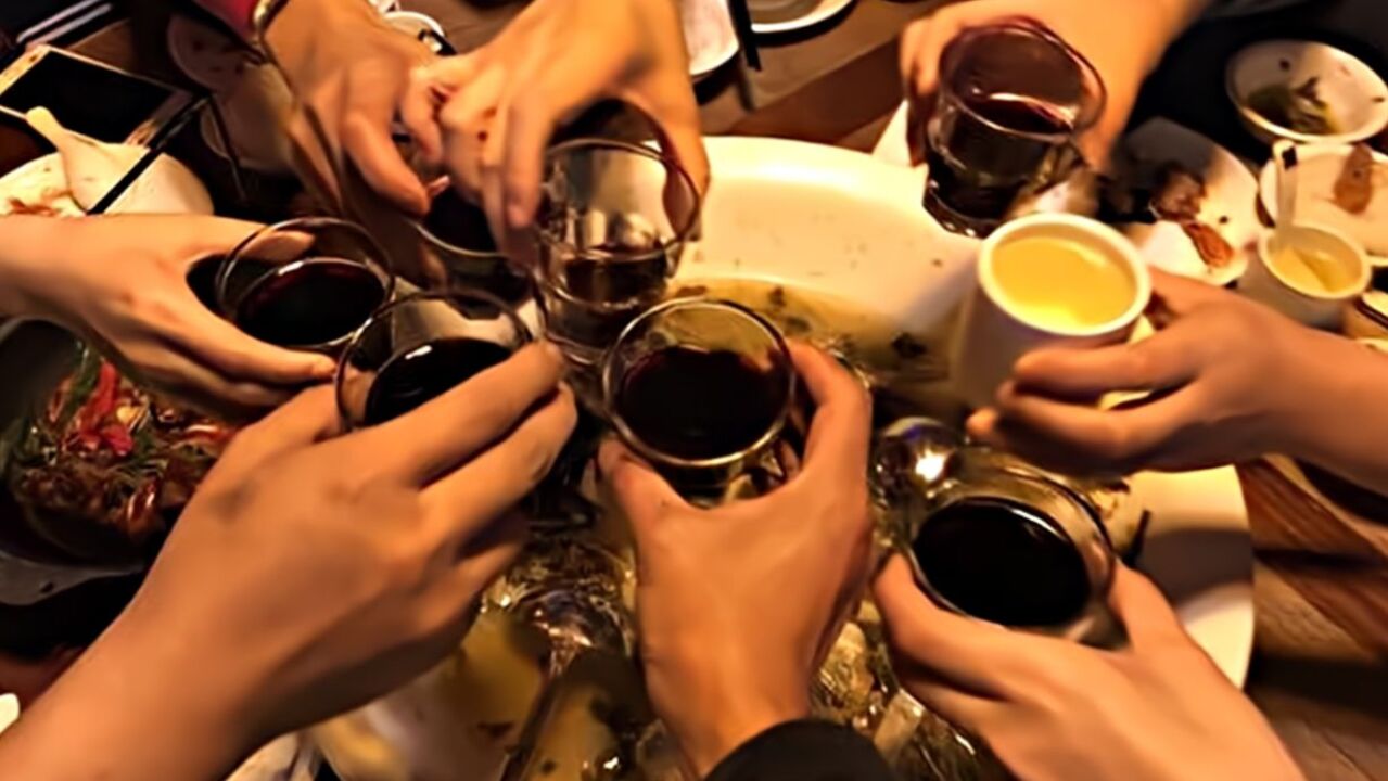 青海6名领导干部违规聚餐饮酒,有人死亡