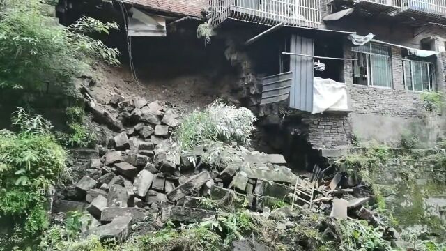 四川宣汉一居民楼一层部分坍塌疑成危楼 住建局:初判对居住影响不大