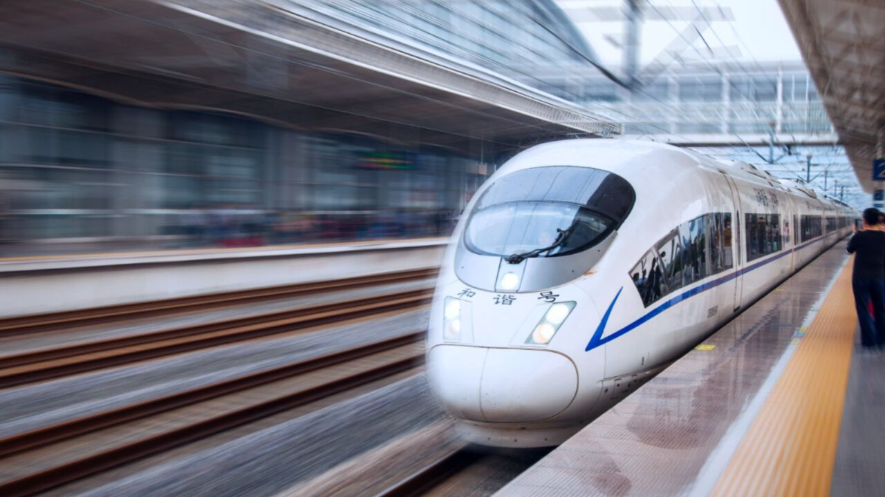 动车和高铁的速度差距有多大? 这段画面清晰可见
