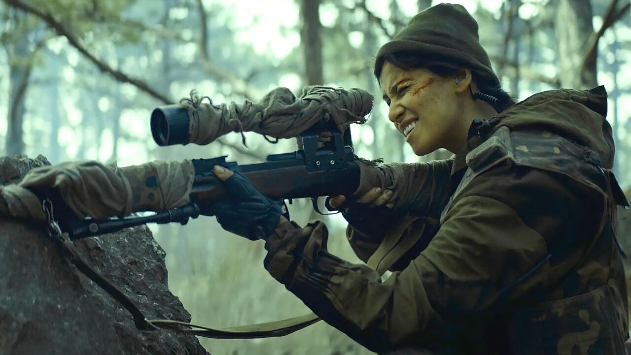 8名俄军特种兵血战数千名叛军,俄罗斯战争片《巴尔干边界》