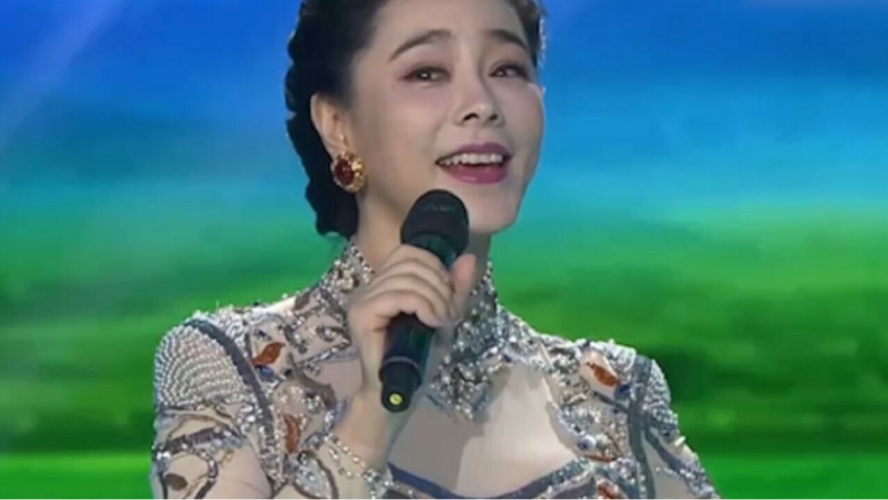 钟丽燕演唱歌曲《天边》,歌声空灵悠扬,把观众听醉了