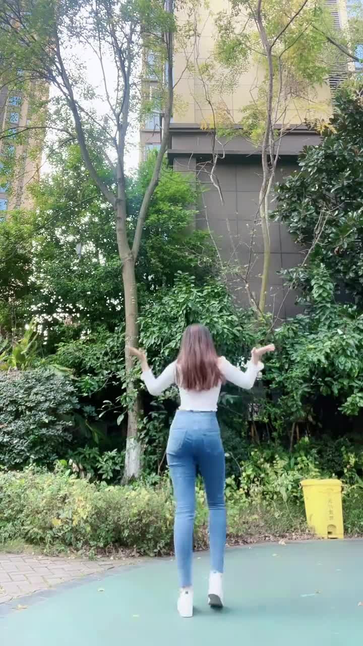 就说做女朋友合不合格香不香?背影女神 健身舞.