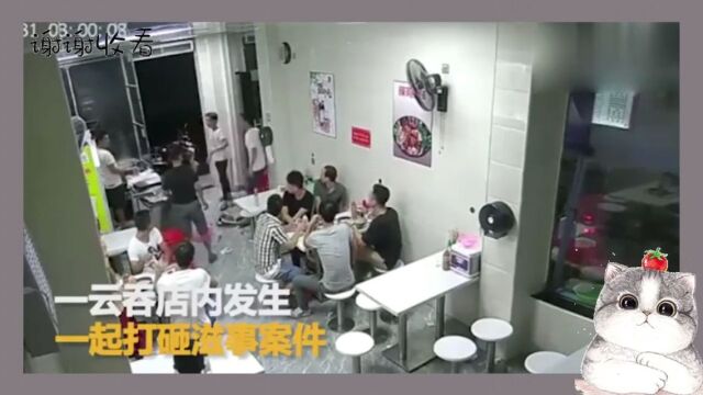 监控:一群年轻人打砸小吃店监控拍下他们嚣张的一幕