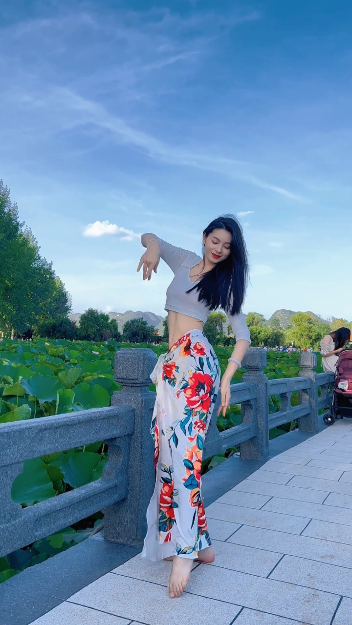 阿姨96的,身高160,鞋码36,不知道能不能做你的小娇妻.#东方舞肚皮舞