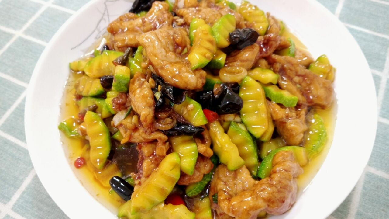 西葫芦肉片这样做,西葫芦清脆爽口,肉片嫩滑又好吃,收藏先