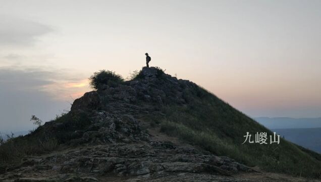 海拔1000多米的九嵕山,唐太宗的昭陵的晚霞.