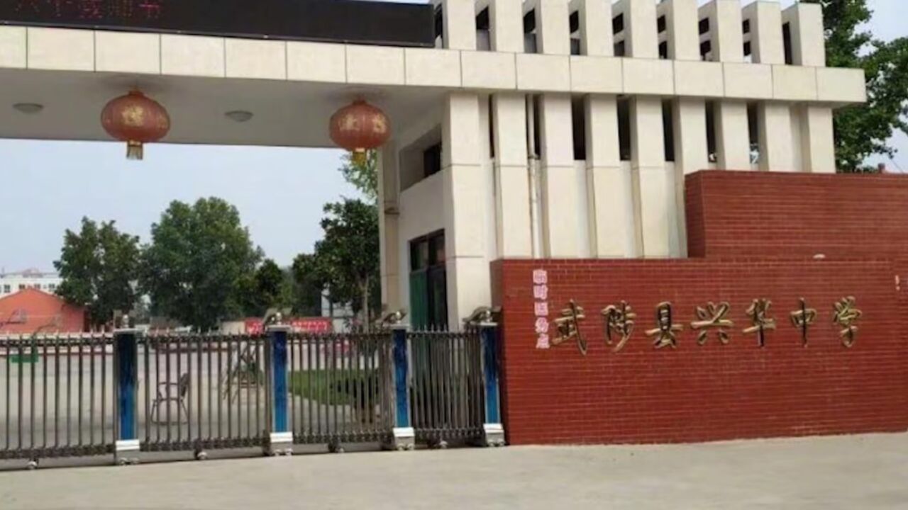 河南武陟一中学发生踩踏事件致1死5伤:学生如厕时楼梯发生拥挤摔倒