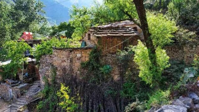 河南林州太行天路石板岩水段村雄山秀水,盛夏避暑胜地