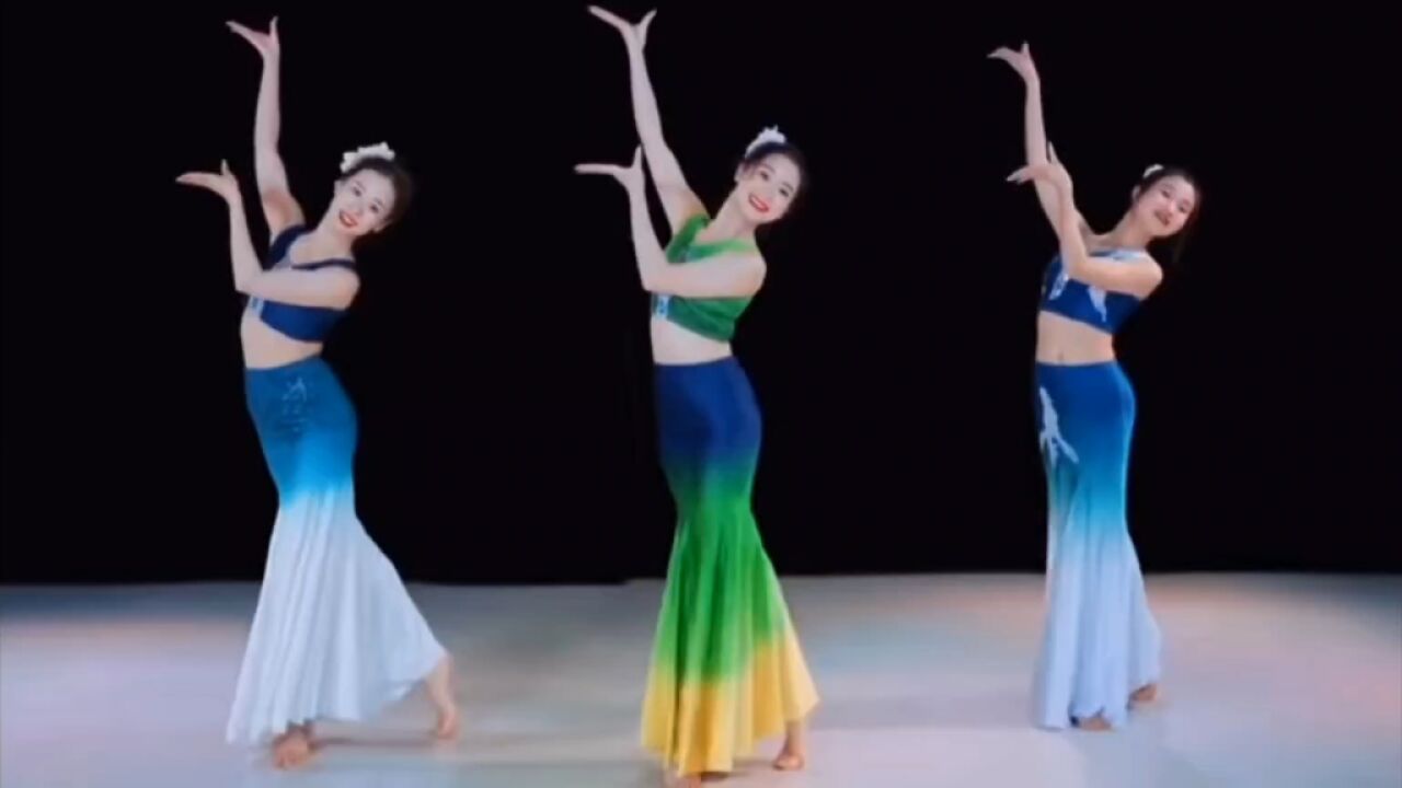 恒大歌舞团3朵金花跳的舞蹈太性感,这应该是男人都喜欢的惊艳舞蹈