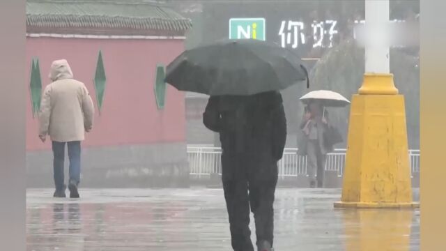 新疆乌鲁木齐迎来降雪降温天气