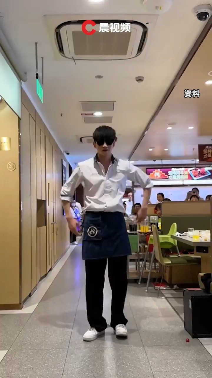 跳舞服务员月薪过万,海底捞又回应了:获顾客认可的员工公司会激励