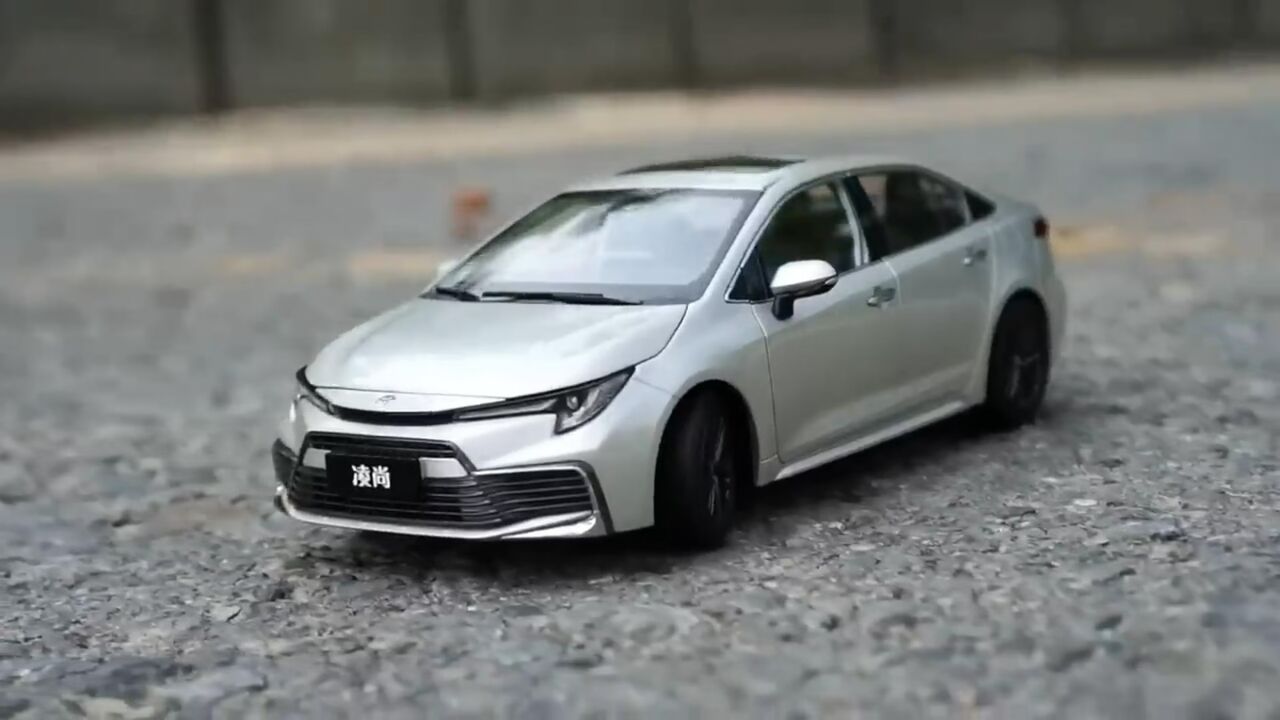 最逼真的丰田卡罗拉1:18 比例模型车开箱