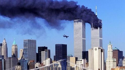 美国“911”恐怖袭击真实影像，飞机撞向双子塔，犹如世界末日！