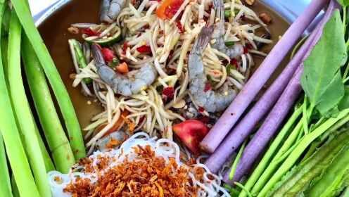 泰国美食博主G姐的、考古视频 吃泰式海鲜大餐配绿化带