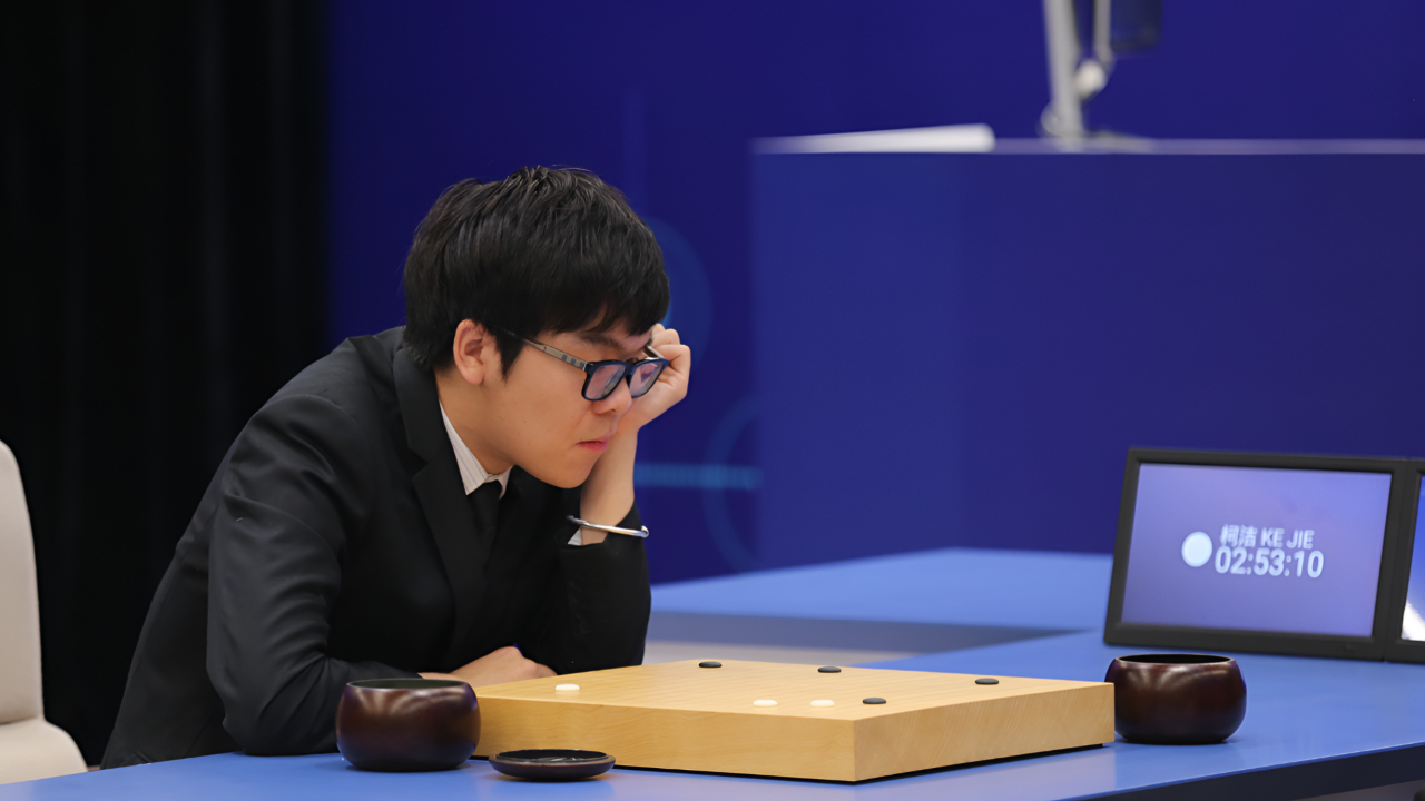 围棋冠军柯洁吐槽新能源车太贵评论区被网友冲到沦陷宣布停更动态