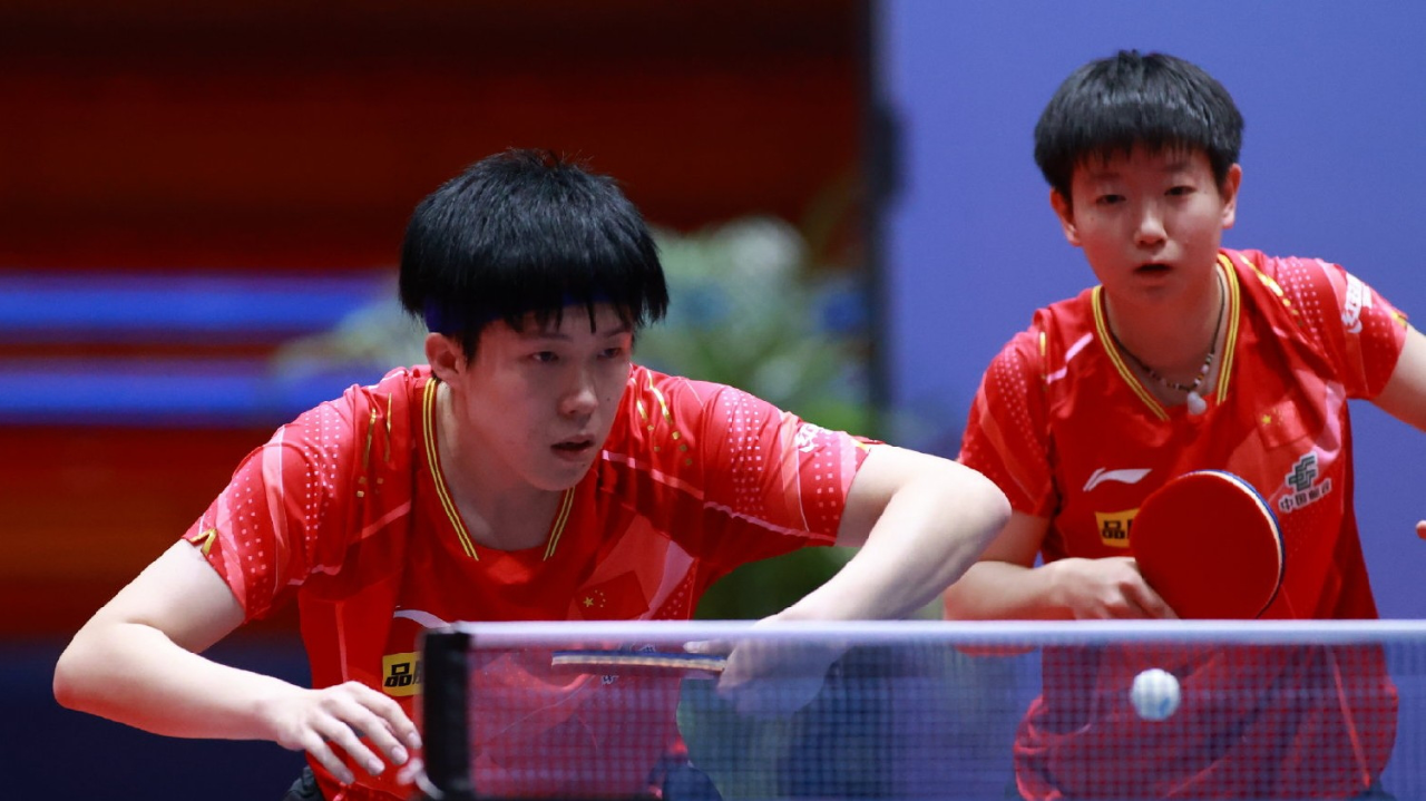 王楚钦接发球拧拉两连击 王曼昱无奈林高远摇头