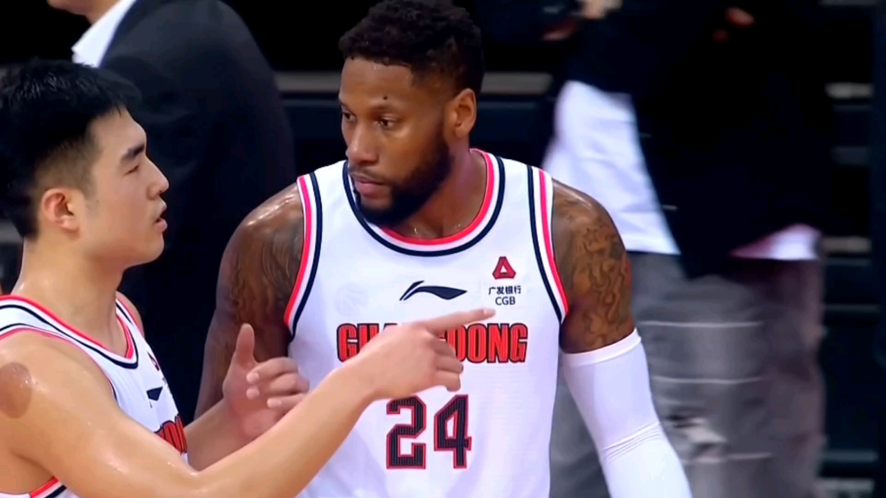 威姆斯自投自抢挑篮得手 连砍5分打停深圳