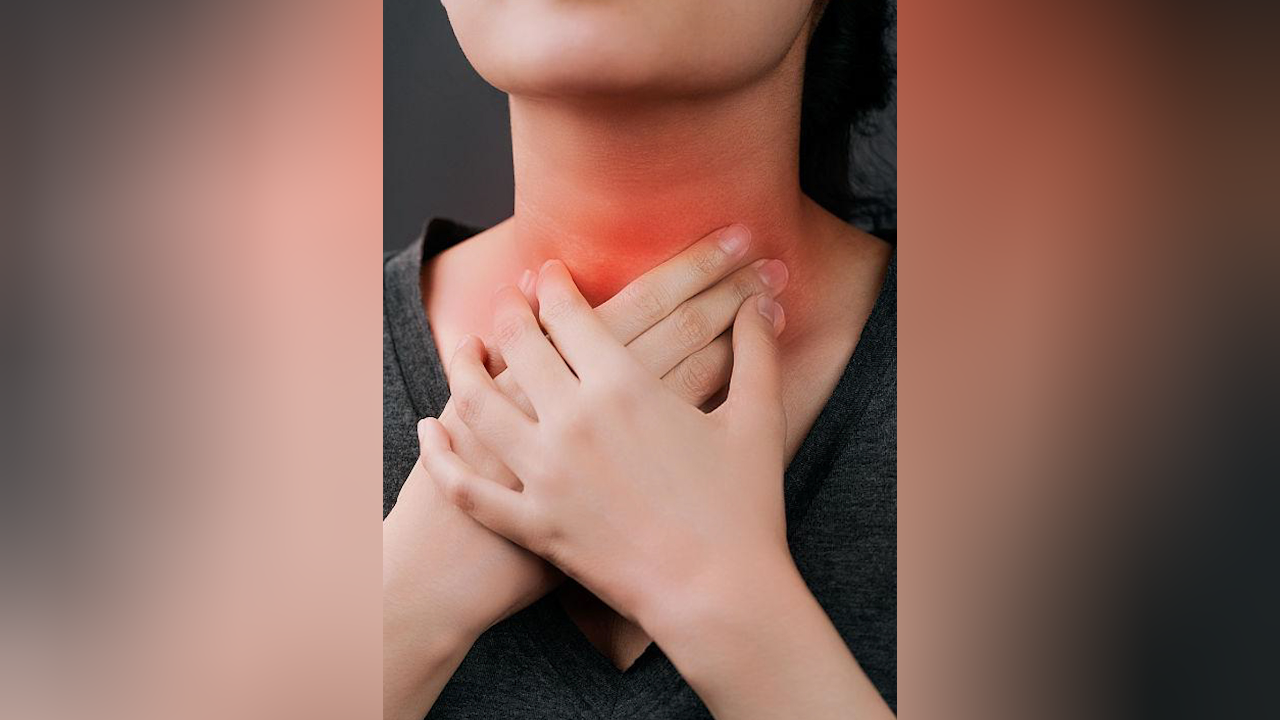 女生嗓子不舒服去看病被医生嘱咐少说话,患者:我今天就跟你说的最多