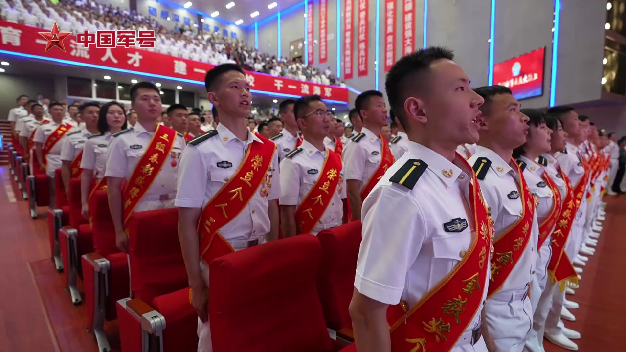 海军大连舰艇学院隆重举行2024届学员毕业典礼