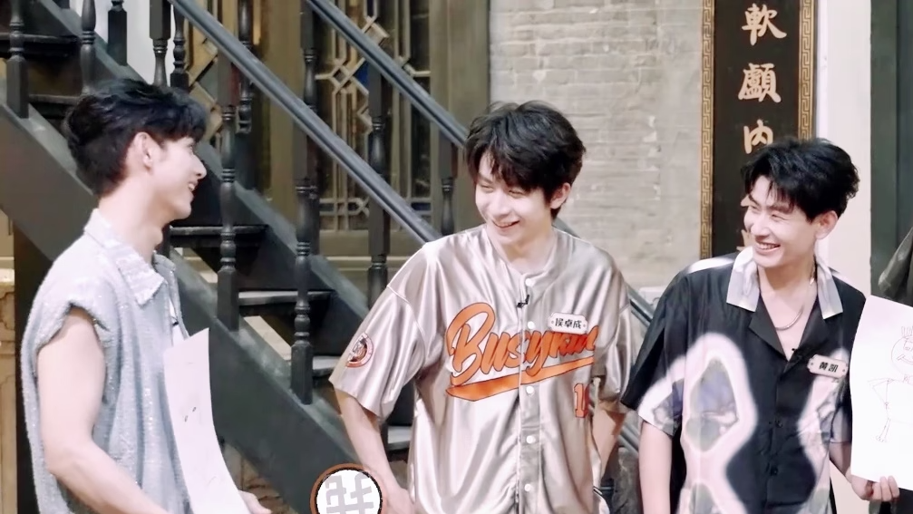 开始推理吧 第2季丨韦骁龙放下你举画的双手,这个姿势多少不太吉利了