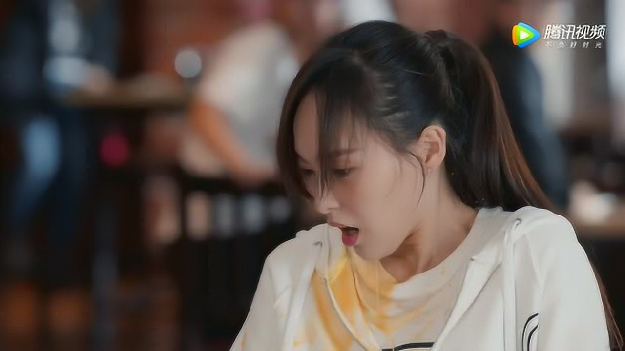 唐嫣受辱被泼橙汁 罗晋挺身而出为她解围