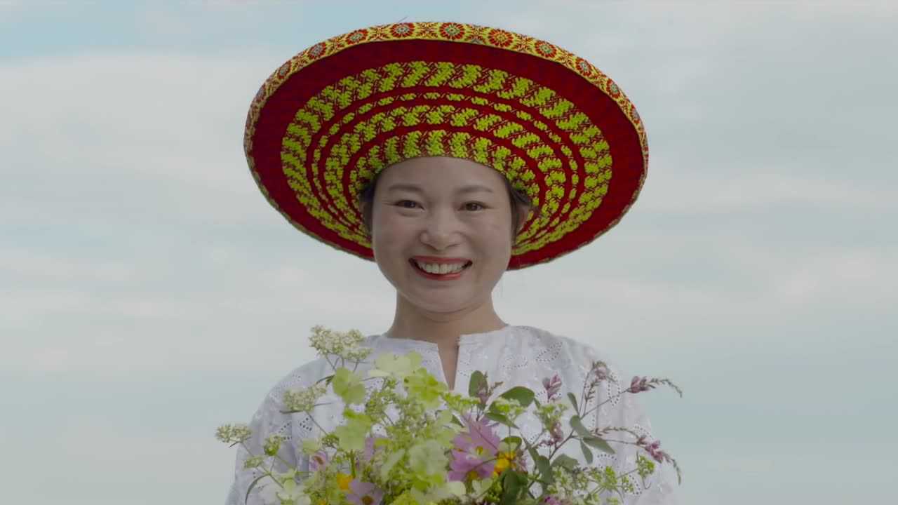 袁双洋《请到隆回看花开》