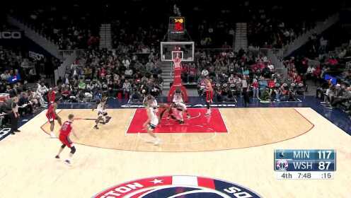 《NBA比赛集锦》【扣篮】年轻人就是敢拼 奥科吉倒地救球雷曼双手暴扣
