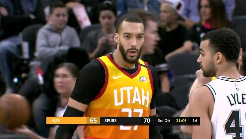 《NBA全场回放》【原声回放】爵士vs马刺第3节 克拉克森空中滑翔强打2+1