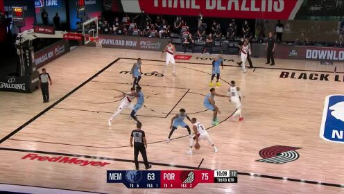 《NBA全场回放》【回放】灰熊vs开拓者第3节 莫兰特空接炸筐