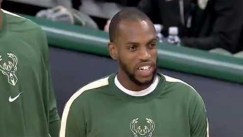 《NBA全场回放》NBA季前赛：独行侠vs雄鹿 第4节中文解说回放