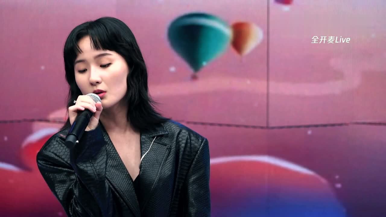 张钰琪精彩演唱《回答》,声音感染力十足,舞台一如既往地稳!