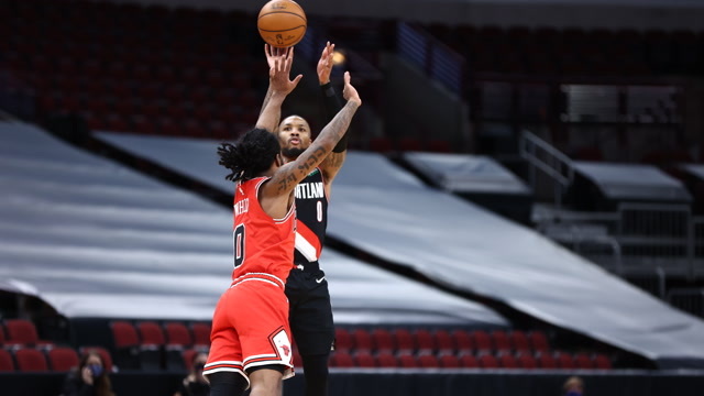 这是真正的绝杀狂人!利指导最后8秒两记三分压哨绝杀