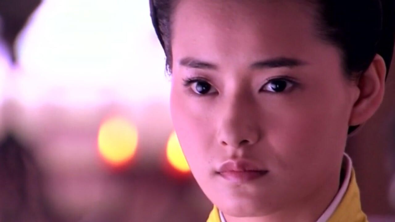 《陆贞传奇》第9集02:荷蕊妒忌太妃对陆贞好,把杏仁粉加入了太妃药里