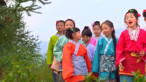 《小戏骨刘三姐》第1集02：采茶时男女双方对歌，看刘三姐如何带领女子队获胜