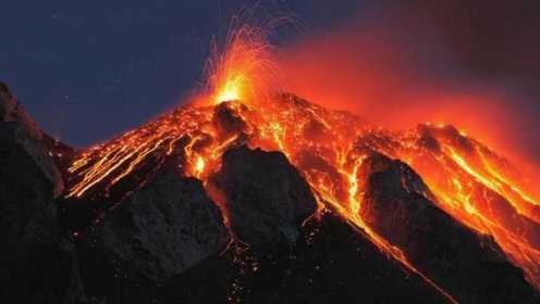 这座火山每个小时喷发数次？被称为“地中海的天然灯塔”