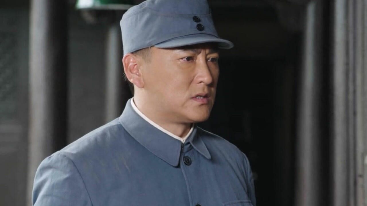 《浴血十四年》第39集02:项彬礼被凌霄挡在门外,却突然深情告白