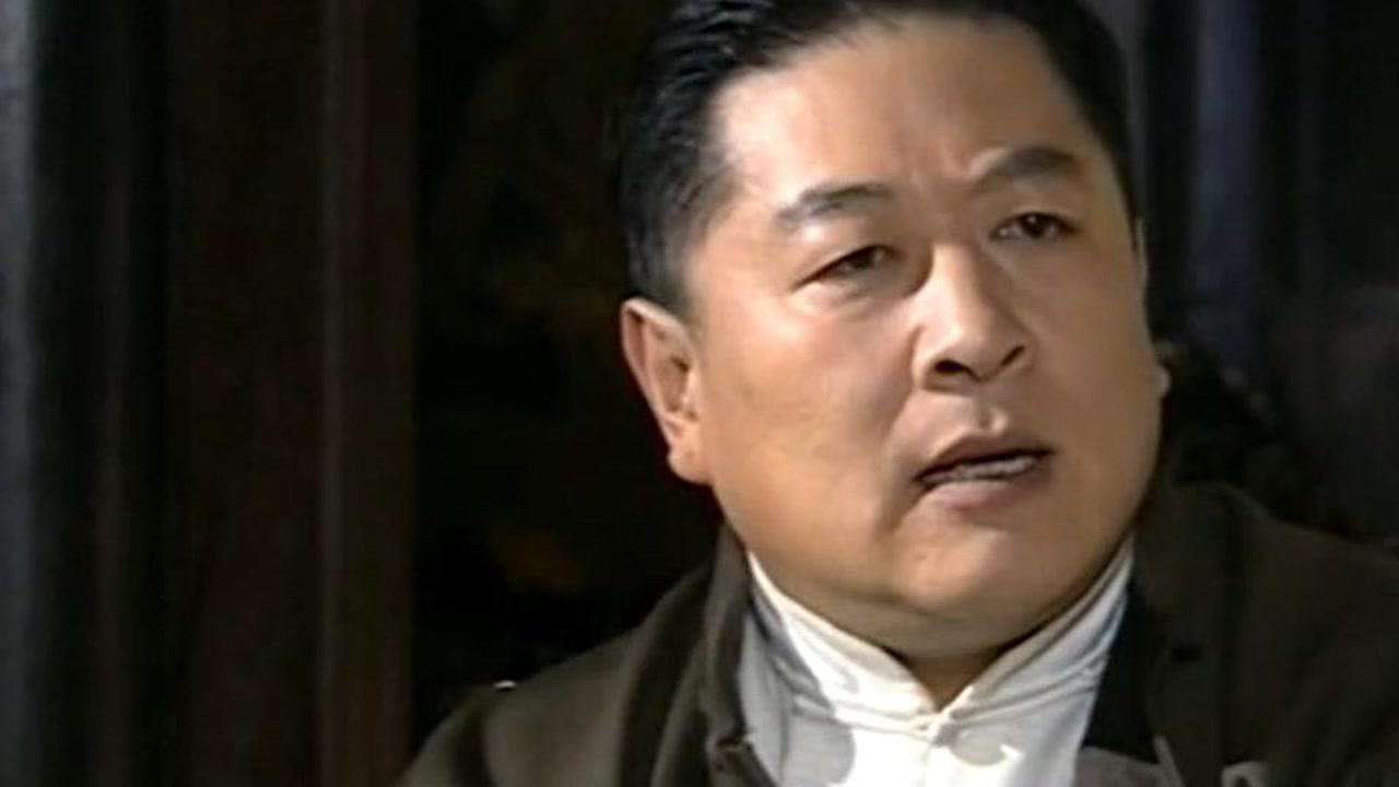 大宅门2》第五集01:占元跑了,全家聚到了一起想办法,最后决定让白占安