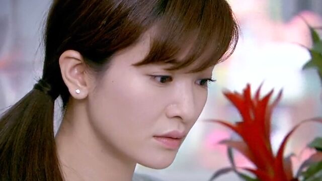 《红酒俏佳人》第36集02:林轩突然看见申阿姨的钻石,原来申阿姨就是