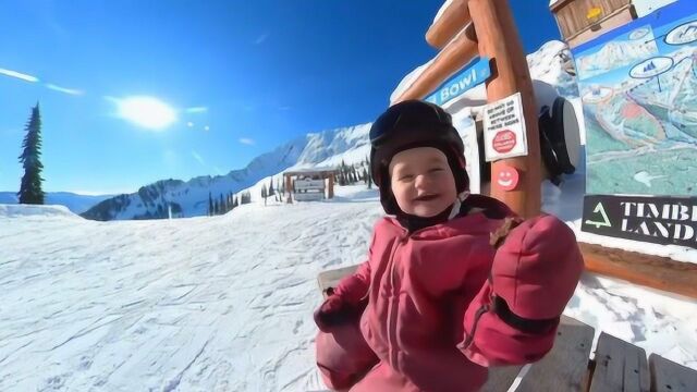 2岁萌娃耍宝滑雪场 各种炫技有模有样惹人爱