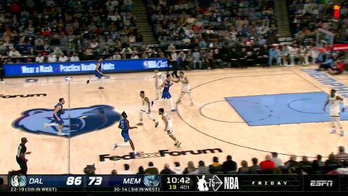 《NBA全场集锦》东契奇领衔导演7-0进攻高潮 独行侠击穿灰熊溃不成军