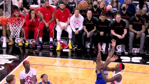 《NBA全场集锦》你个矮再硬也没用 西亚卡姆单吃富尔茨打成2+1