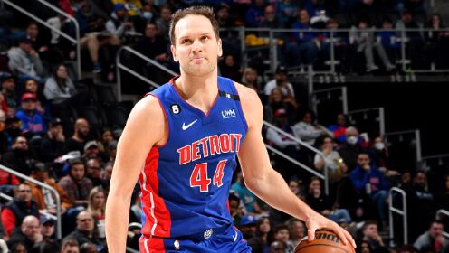 《NBA全场集锦》【球星】博格丹诺维奇vs
76人集锦 空砍20分精湛射术难救主