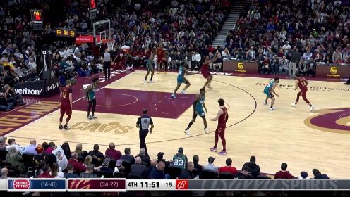《NBA骑士》一个眼神你就懂！莫布里人缝长传助攻韦德上篮得手