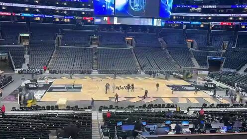洛杉矶湖人_NBA季后赛：灰熊101-111湖人_这就是专业！快船主场的地板换成湖人主场只需一小时_高清1080P在线观看平台_腾讯视频