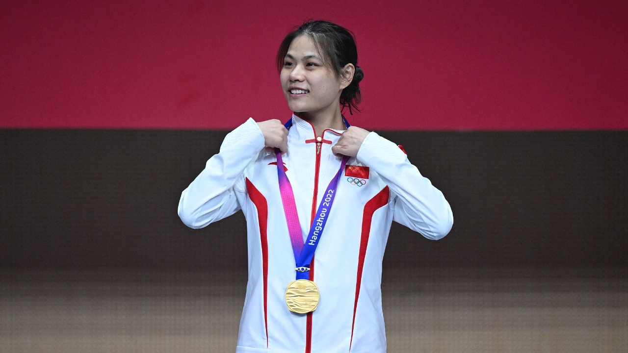 黄芊芊花剑一剑封神 收获杭州亚运会中国击剑首金